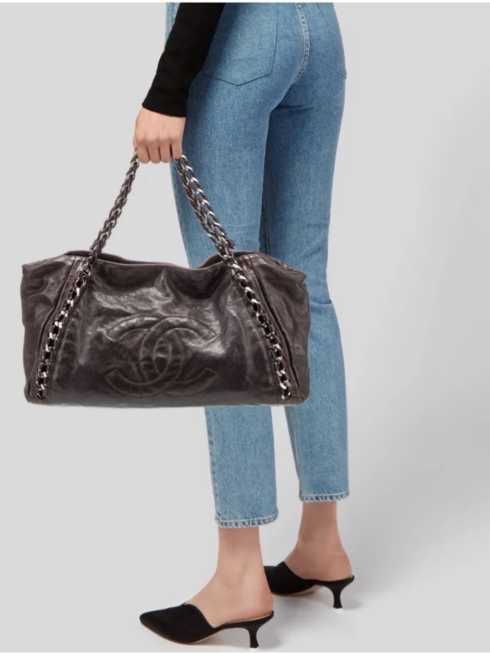 CHANEL Dark Brown Leather Shoulder Bag with Chain-Strap Detail - Picture 2 of 8